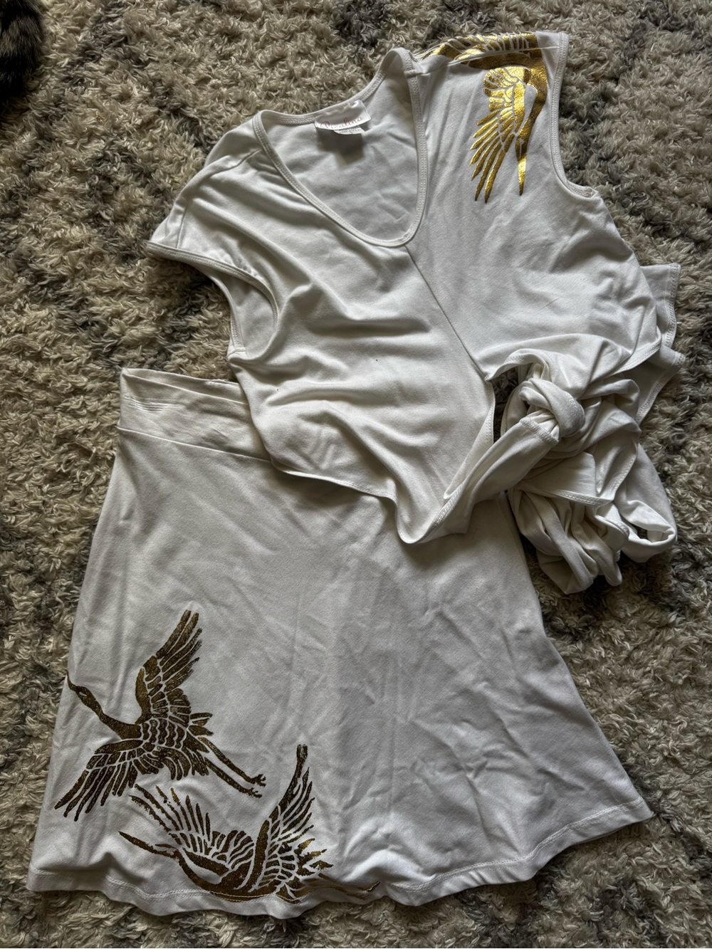 White Women's 2 piece Set with Gold Wing Print
